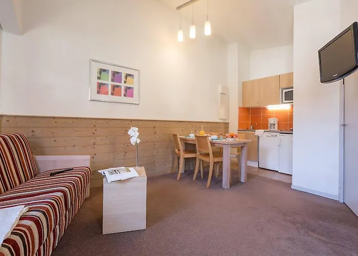 Pierre & Le Britania Aparthotel 3*