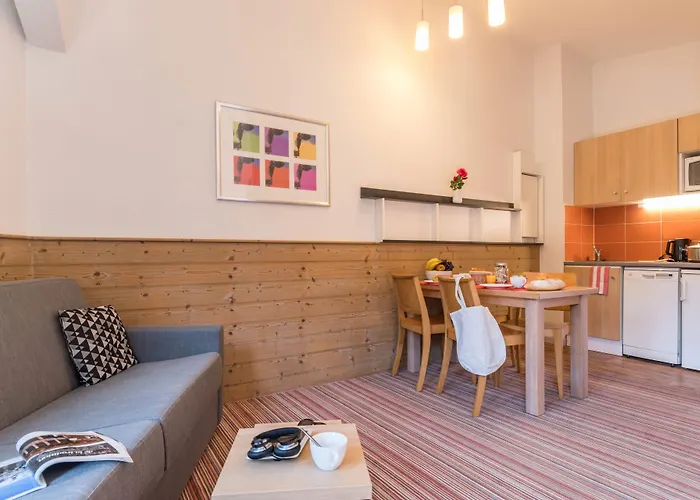 Pierre & Le Britania Aparthotel 3*