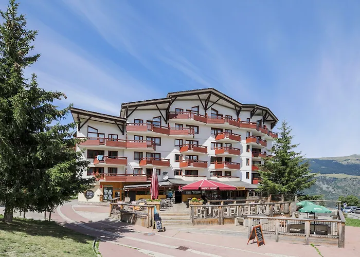 Pierre & Le Britania Aparthotel 3*