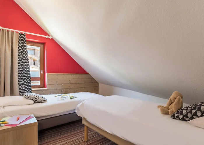 Pierre & Le Britania Aparthotel 3*